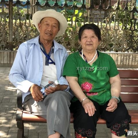 高温陪考成新风尚，感恩文化助推家庭情感升温